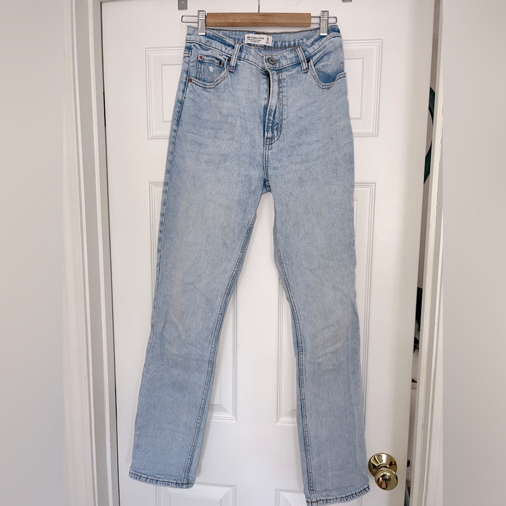 Abercrombie & Fitch The 90’s Slim Straight Ultra High Rise in Light, 28/6 LONG
